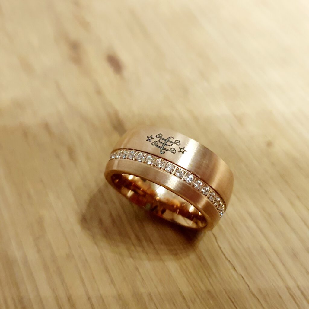 Brilliant band ring (matt) Ringstone low dome - Maconi Jewelry